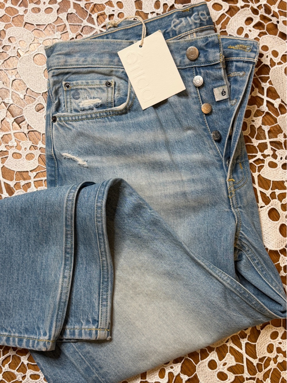 NWT etica Light Wash Distressed Cropped Women’s Jeans Size 29